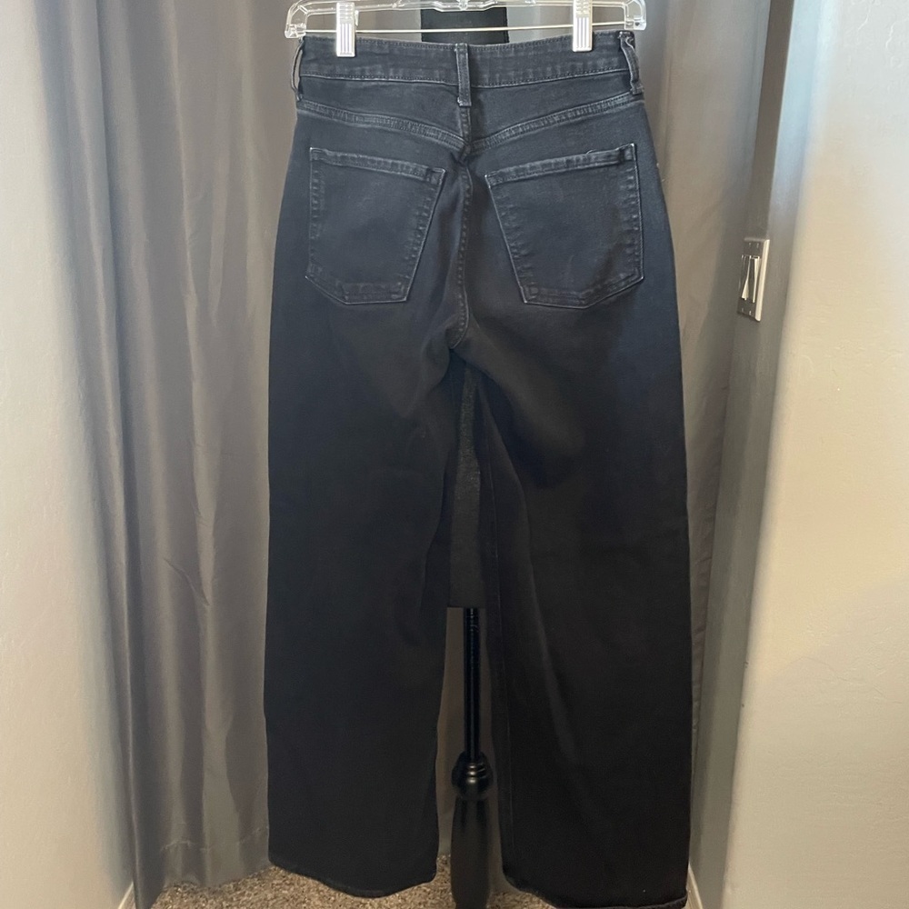 141. Old Navy Wow Wide Leg Jeans, Size 0, used condition - Picture 3 of 3